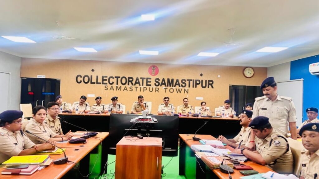 क्राइम मिटिंग में समस्तीपुर SP ने थानेदारों को दिया निर्देश, थाना परिसर में बिचौलियों के आगमन पर लगाये पूर्णतः प्रतिबंध 1 IMG 20250411 WA0108