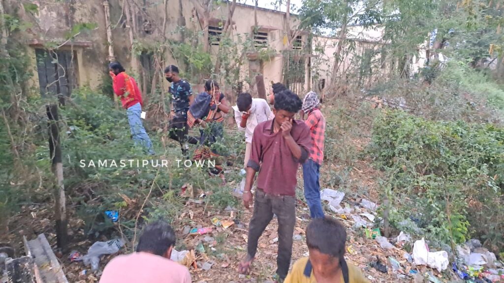 विद्यापतिधाम रेलवे स्टेशन के पास सड़ी-गली स्थिति में युवक का शव बरामद, नहीं हो सकी पहचान 1 IMG 20250413 WA0042