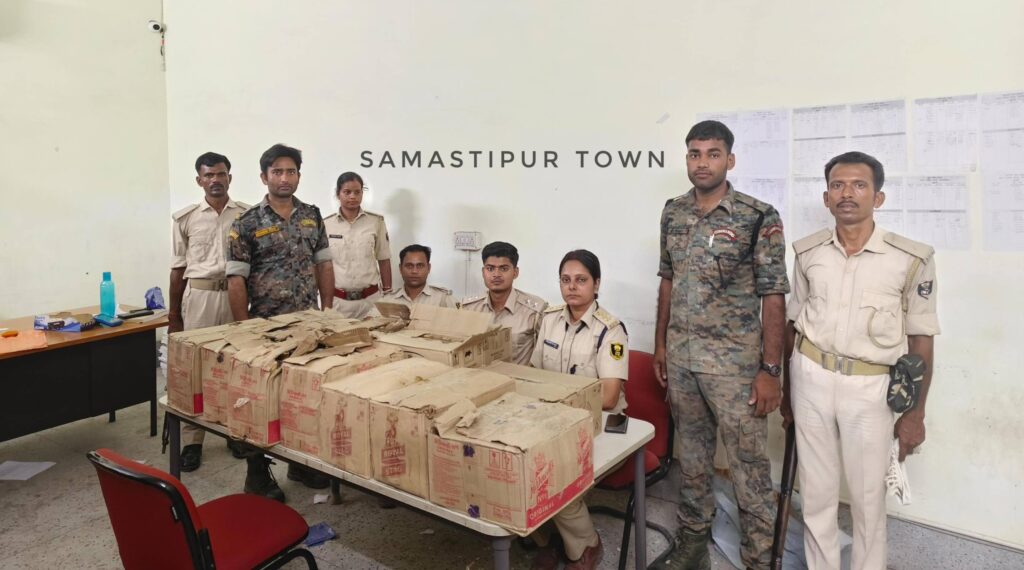 कर्पूरीग्राम में 107.640 लीटर विदेशी शराब के साथ महिला धंधेबाज गिरफ्तार, पुत्र फरार 1 IMG 20250420 WA0076