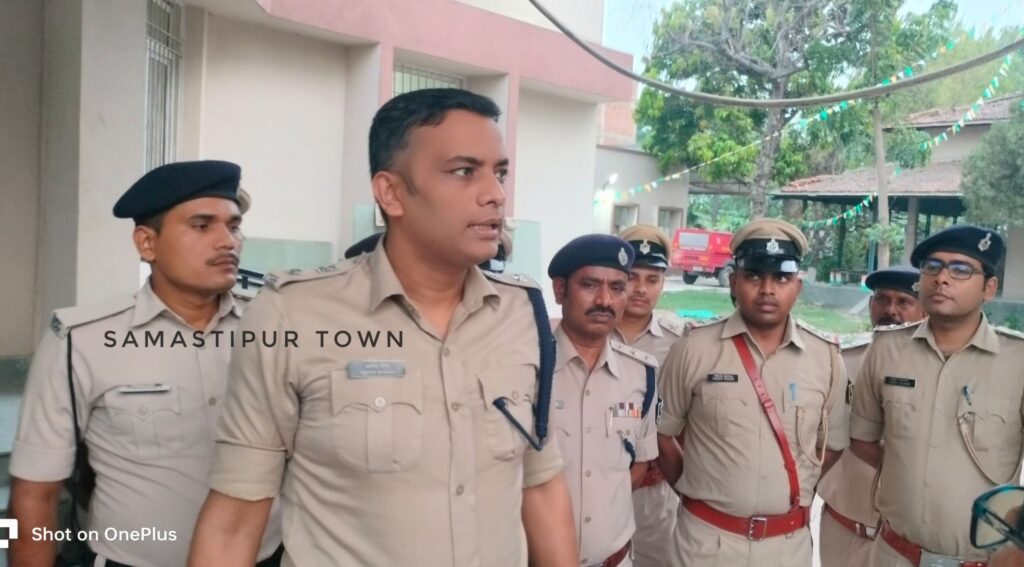 SP ने मोहिउद्दीननगर थाने का किया वार्षिक निरीक्षण, CSP लूटकांड में शामिल 6 नकाबपोश लुटेरे चिह्नित, जल्द होगा खुलासा! 1 IMG 20250426 WA0092