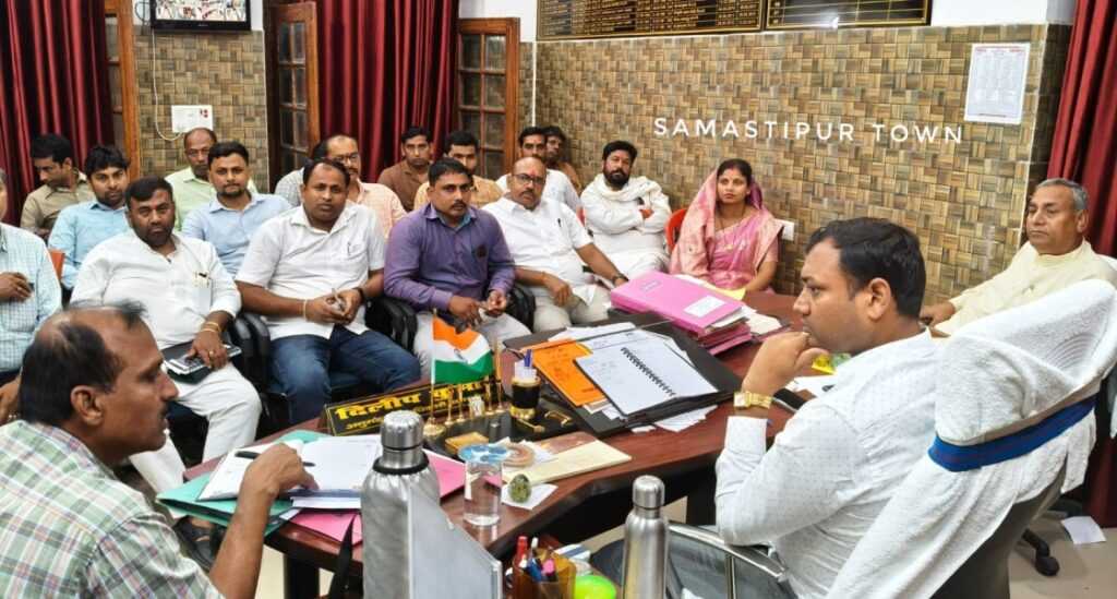 समस्तीपुर सदर SDO की अध्यक्षता में अनुमंडल अनुश्रवण समिति की बैठक आयोजित, कई अहम मुद्दों पर की गई चर्चा 1 IMG 20250428 WA0158