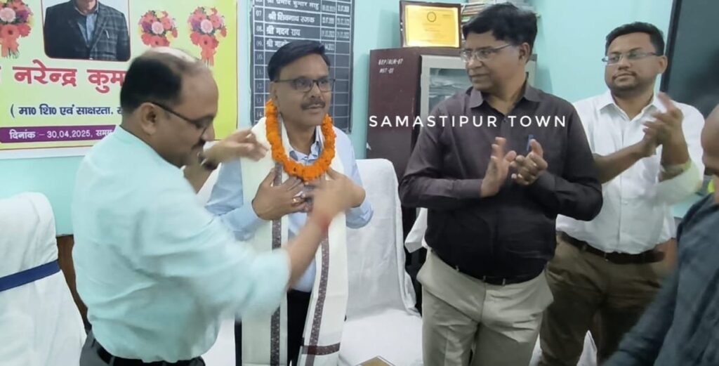 समस्तीपुर शिक्षा भवन में DPO माध्यमिक सह साक्षरता संभाग नरेंद्र सिंह को सेवानिवृत्ति पर दी गई विदाई 1 IMG 20250430 WA0029
