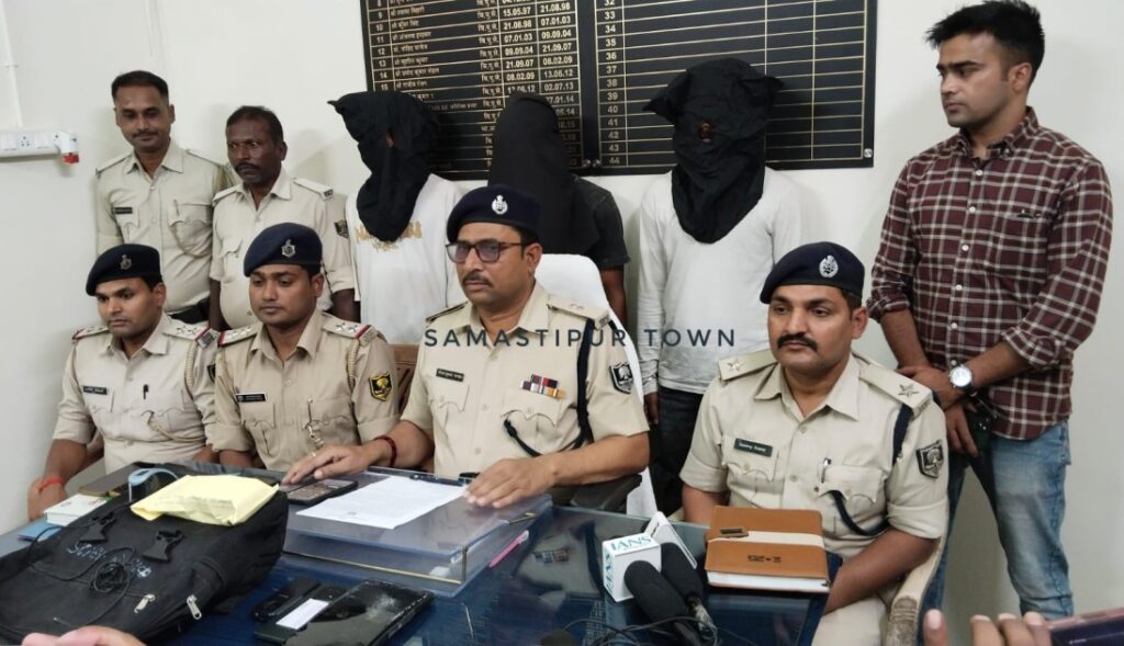समस्तीपुर: भाड़े पर हथियार लाकर बदमाशों ने फाइनेंस कर्मी से की थी लूटपाट, 24 घंटे के भीतर पुलिस ने किया खुलासा 1 IMG 20250430 WA0039