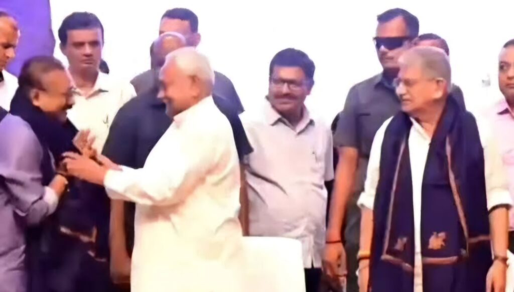 अशोक चौधरी कहां हैं, खड़ा होइए ना, नीतीश ने भीम संवाद में अपने मंत्री को दिया यह टास्क 1 images 24