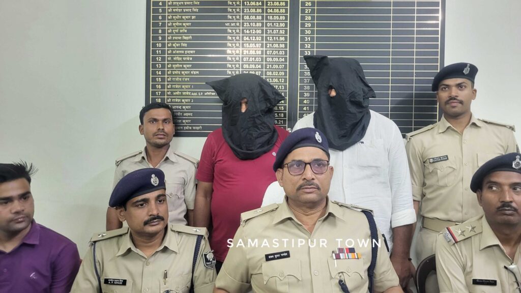 NEET Exam Scam: समस्तीपुर पुलिस ने डमी कैंडिडेट गैंग का किया भंडाफोड़, गिरफ्त में डॉक्टर समेत दो आरोपी; अहम सबूत भी मिले 1 20250505 121450
