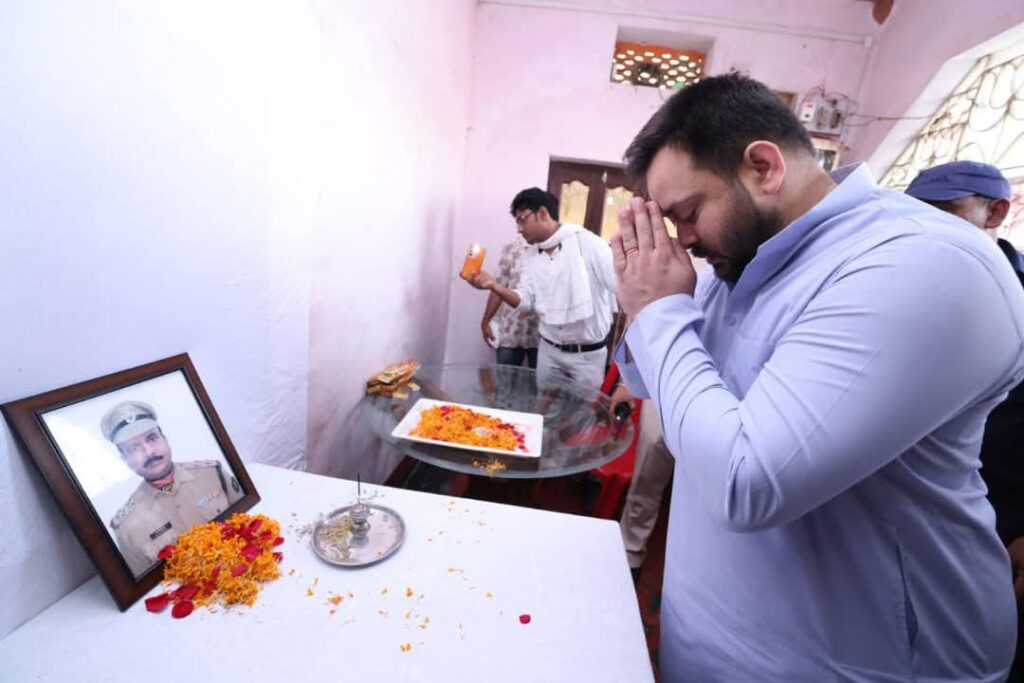 छपरा में शहीद मो. इम्तियाज के नाम से बने अस्पताल; परिजनों से मिलकर तेजस्वी ने दी सांत्वना 1 FB IMG 1747134109419