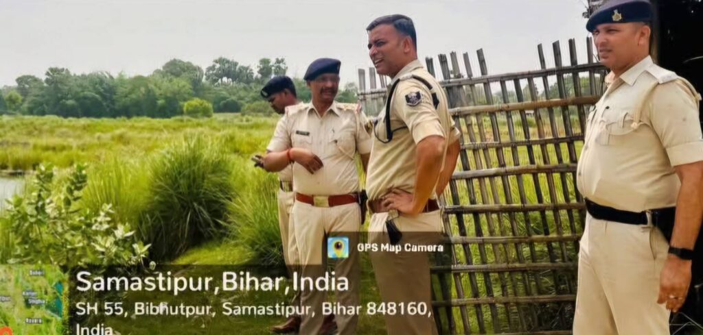 लूट व हत्या मामले की जांच को विभूतिपुर पहुंचे एसपी, अनुसंधानक को दिये आवश्यक दिशा-निर्देश 1 FB IMG 1747482568030