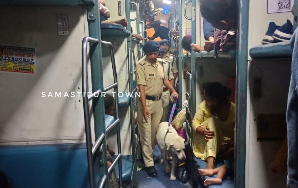 समस्तीपुर मंडल के संवेदनशील स्टेशनों पर अतिरिक्त सुरक्षा बल तैनात, नेपाल बॉर्डर से सटे होने के कारण अलर्ट मोड 1 IMG 20250508 WA0072