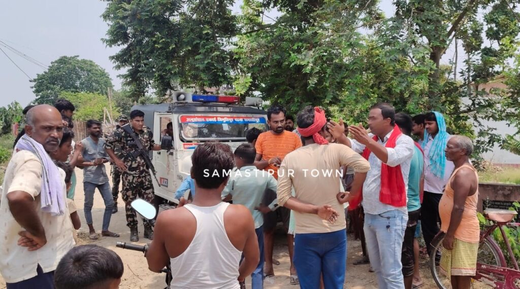 विभूतिपुर में बिजली विभाग के नाराज रवैया से आक्रोशित ग्रामीणों ने लाइनमैन को बनाया बंधक 1 IMG 20250520 WA0102