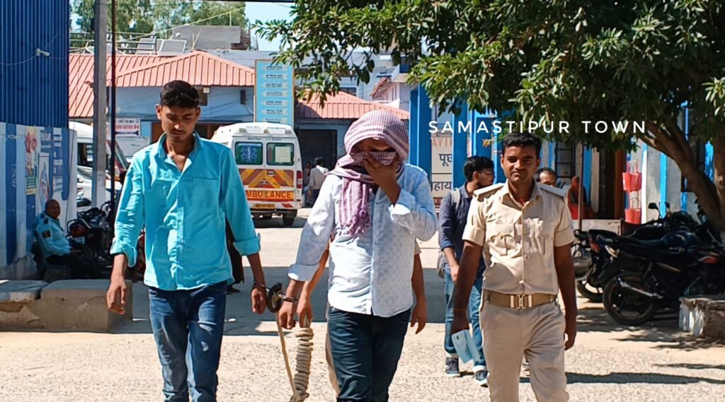 पूसा प्रखंड प्रमुख रविता तिवारी पर गोली चलाने के मामले में दो बदमाश हथियार के साथ गिरफ्तार 1 IMG 20250528 WA0069