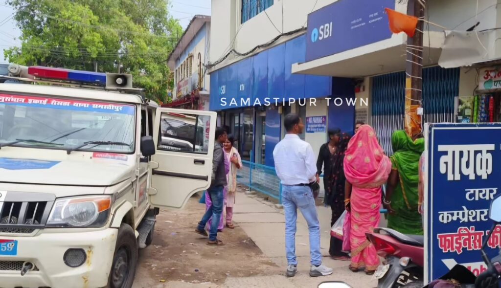 रोसड़ा में बैंक के पास तीन बदमाश असलहा के साथ गिरफ्तार, पुलिस ने खदेड़कर पकड़ा 1 Screenshot 20250524 083550 Facebook