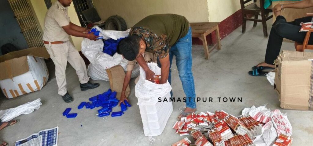 समस्तीपुर के समतलपुर में ई-रिक्शा से चार हजार अंग्रेजी शराब की खाली डब्बे को पुलिस ने किया बरामद 1 file 2025 05 25T14 01 30 1200x540 1