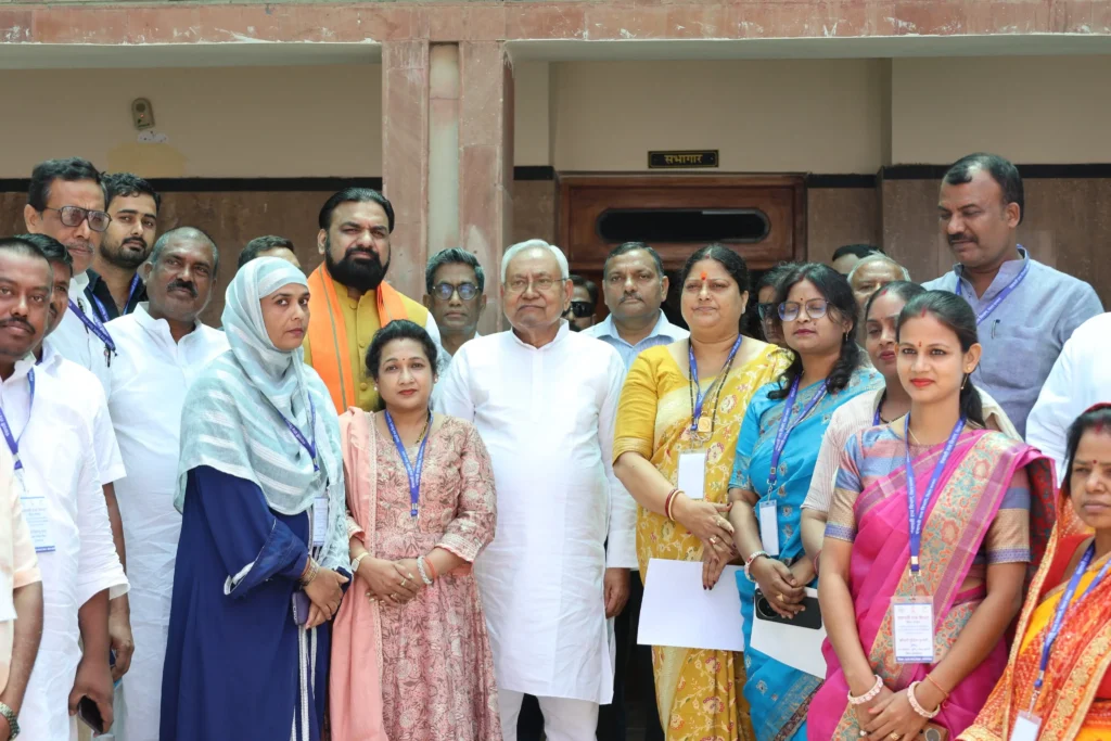 बिहार सरकार ने बढ़ाई मुखिया जी की ताकत, 10 लाख तक की योजनाओं को देंगे अनुमति; मासिक भत्ता भी डेढ़ गुणा बढ़ा 1 20250612 155143