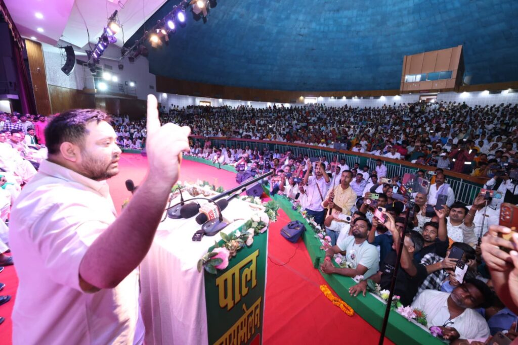 सरकार बनी तो बनेगा चरवाहा आयोग, बिहार चुनाव से पहले पाल समाज के बीच तेजस्वी यादव का वादा 1 20250615 121455