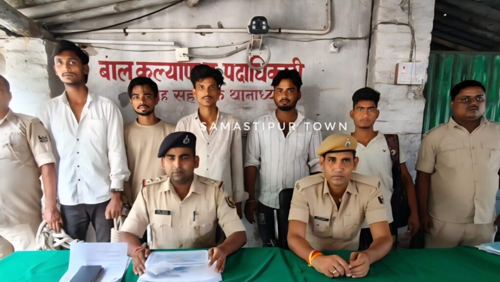 खानपुर में ग्रामीणों द्वारा हथियार के साथ पकड़कर सौंपे गये पांचो बदमाशों को समस्तीपुर पुलिस ने भेजा जेल 1 20250628 085923