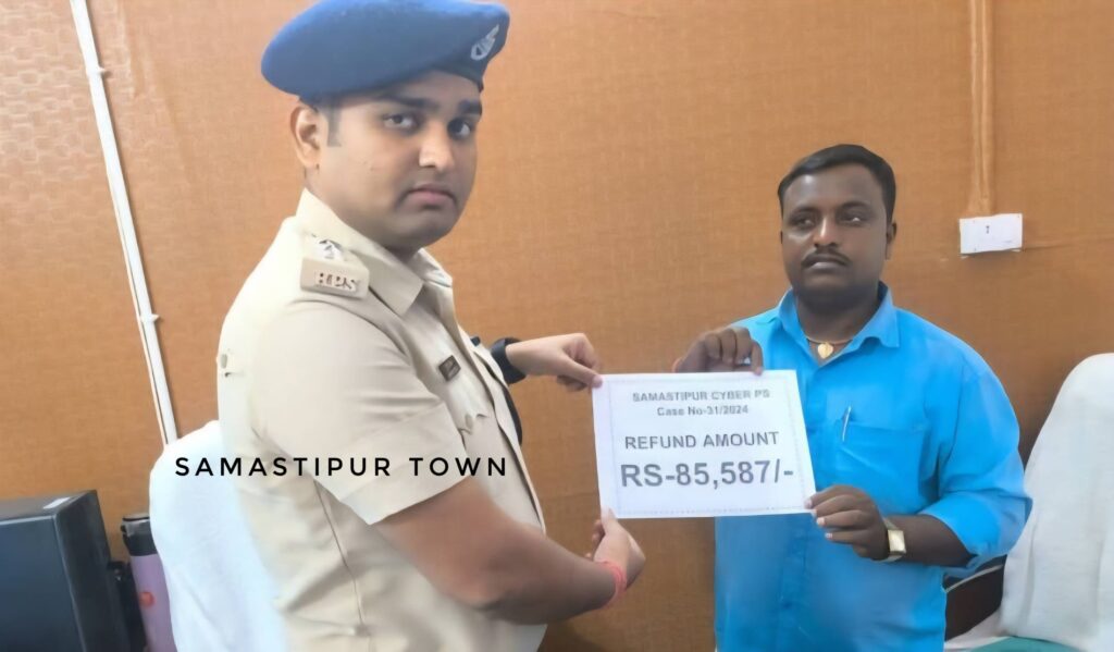 साइबर ठगी के शिकार पीड़ित को समस्तीपुर पुलिस साढ़े 85 हजार रुपये बरामद कर कराया वापस 1 FB IMG 1750242687584