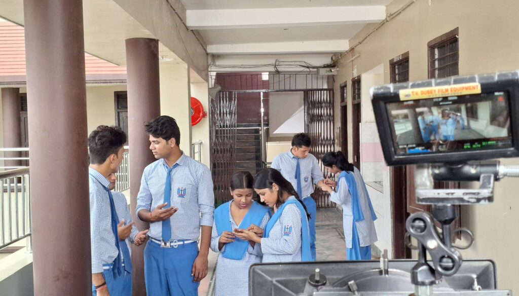 समस्तीपुर के होली मिशन स्कूल में हो रही भोजपुरी फिल्म 'अनमोल घड़ी' की शूटिंग, युवाओं को देगी सकारात्मक संदेश 1 IMG 20250623 WA0102
