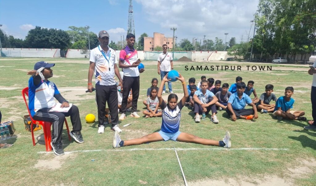 एकलव्य राज्य आवासीय एथलेटिक्स प्रशिक्षण केंद्र के लिए समस्तीपुर पटेल मैदान में चयन ट्रायल प्रतियोगिता शुरू 1 IMG 20250626 WA0107