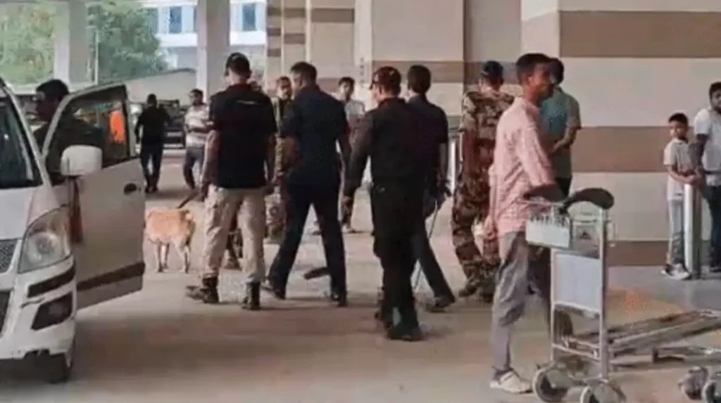 पटना आने वाली फ्लाइट में बम की सूचना से हड़कंप, रनवे से हटाकर आइसोलेशन-वे में लाया गया विमान; एक घंटे चली जांच 1 Screenshot 20250604 163654