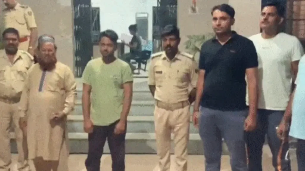 शहीद मेजर की पत्नी का AI से बनाया था अश्लील वीडियो, बिहार में घुसी हरियाणा पुलिस और फिर बाप-बेटे को धर दबोचा 1 Screenshot 20250607 205934