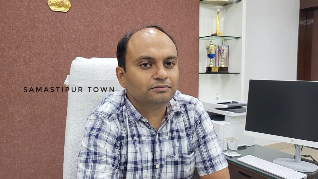 जनगणना कार्य में लापरवाही पर समस्तीपुर DM का सख्त रुख, अधूरे कार्य को गलत तरीके से पूर्ण दिखाने पर कार्रवाई के निर्देश 1 VideoCapture 20241110 070721 1