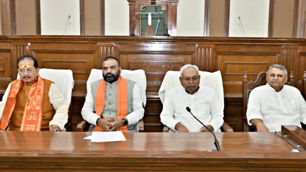 मधुबनी, मुंगेर और मुजफ्फरपुर में बनेंगे छोटे हवाईअड्डे, नीतीश कैबिनेट में 20 एजेंडों पर मुहर 1 nitish cabinet meeting