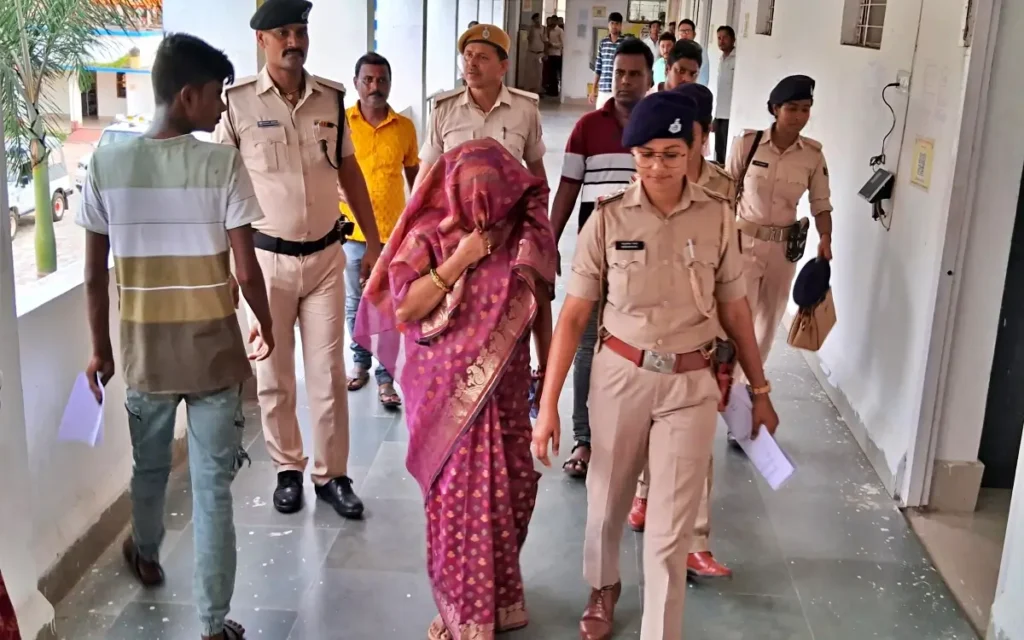 बिहार में महिला DPO और डाटा ऑपरेटर घूस लेते गिरफ्तार, 4 घंटे की छापेमारी में 2 लाख नगद बरामद 1 24663884 s