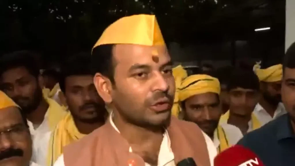तेज प्रताप यादव का बड़ा ऐलान, महुआ विधानसभा सीट से निर्दलीय लड़ेंगे चुनाव; टोपी का कलर भी बदला 1 26 07 2025 tej pratap yadav 4 23995333 201850815