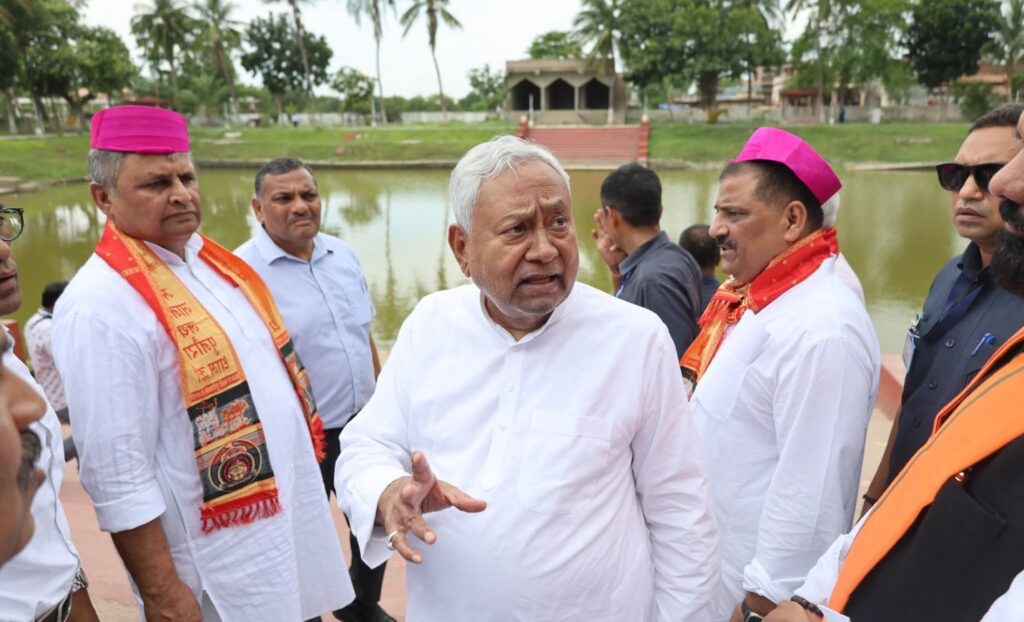 सीएम नीतीश कुमार ने अब सफाई कर्मचारी आयोग के गठन का दिया आदेश, सदस्यों में ट्रांसजेंडर भी शामिल 1 FB IMG 1753591659905
