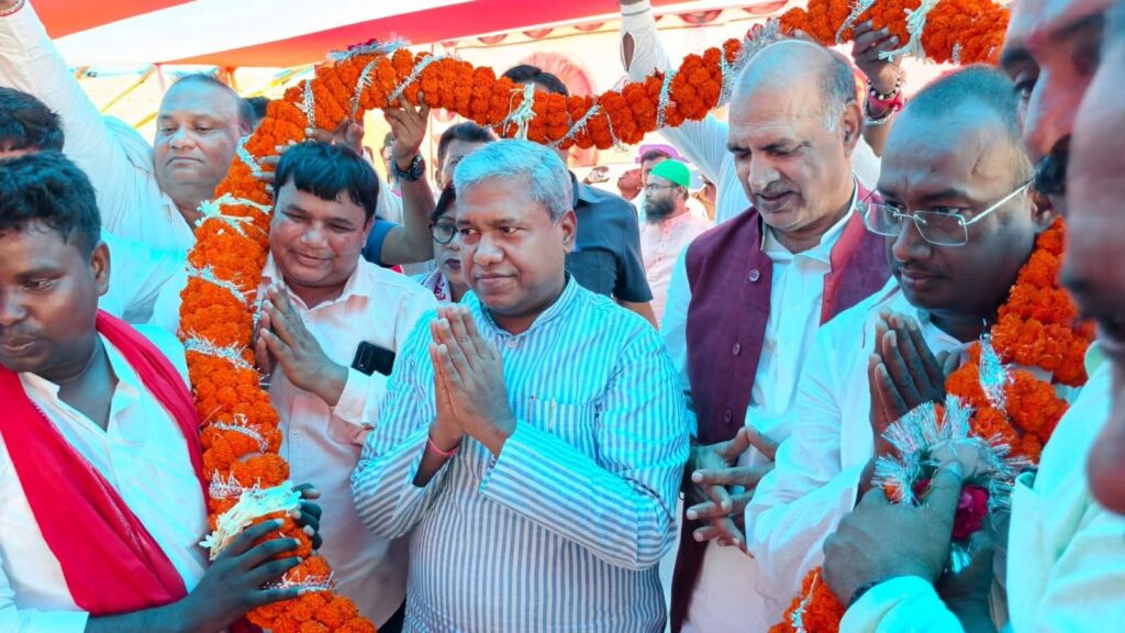 अपराधियों को पार्टी में शामिल कराने, जिंदाबाद के नारे लगवाने वाले... संतोष सुमन ने चिराग और तेजस्वी को याद दिलाई नैतिकता 1 FB IMG 1753636704124