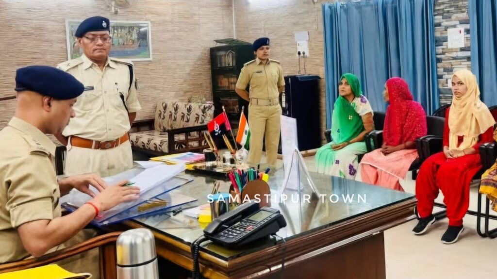 समस्तीपुर SP के जनता दरबार में पहुंचे 14 फरियादी, त्वरित समाधान के लिए संबंधित पदाधिकारी को दिये आवश्यक निर्देश 1 FB IMG 1753694537492 1