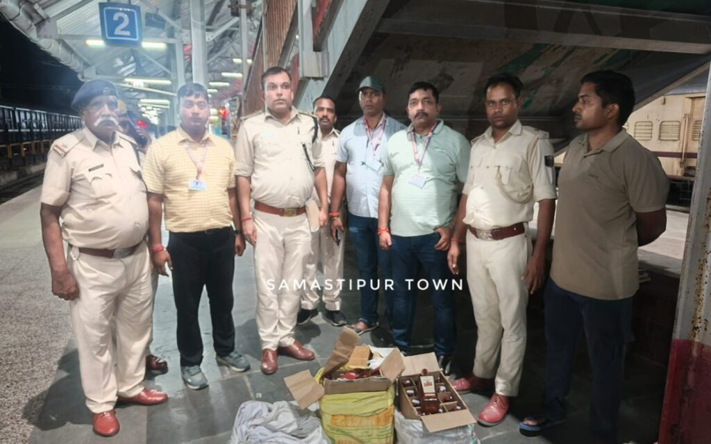 समस्तीपुर रेलवे स्टेशन के प्लेटफॉर्म संख्या-2 से शराब की खेप बरामद 1 IMG 20250702 WA0049