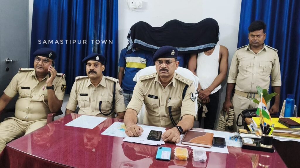 कल्याणपुर में सोना-चांदी की दुकान बंदकर घर लौट रहे दुकानदार से लूटपाट करने वाले 3 बदमाश गिरफ्तार 1 IMG 20250726 WA0080