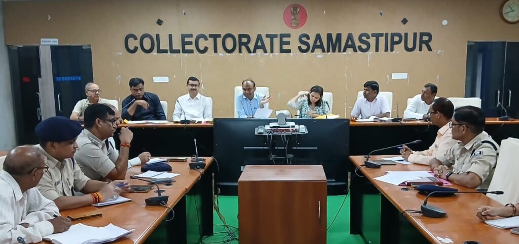 स्वतंत्रता दिवस की तैयारी को लेकर DM ने बैठक कर कर्मियों को दिए निर्देश 1 IMG 20250729 WA0074