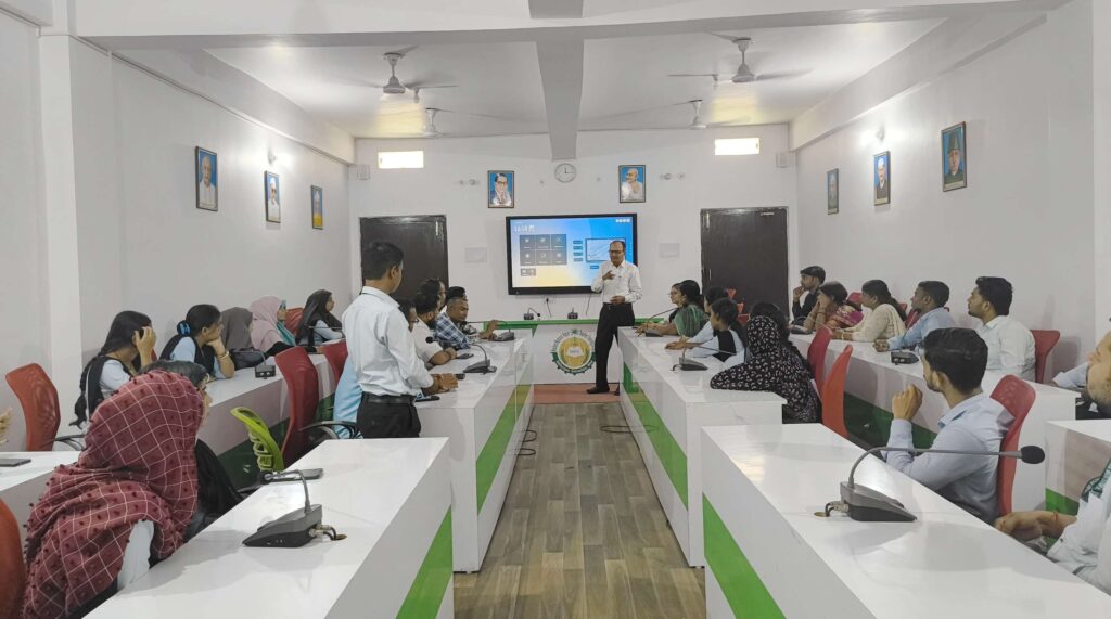शहर के मौलाना मजहरुल हक टीचर्स ट्रेनिंग कॉलेज में हुआ शिक्षा समागम का आयोजन 1 IMG 20250729 WA0091