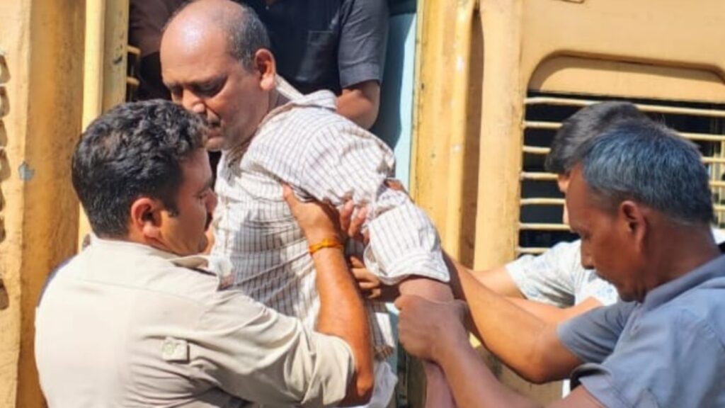 समस्तीपुर जंक्शन पर सवारी ट्रेन में बेहोश मिला यात्री, नशाखुरानी गिरोह के शिकार होने का शक 1 Picsart 25 07 05 07 35 13 600