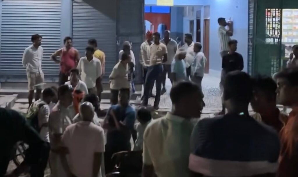 ताजपुर में बाइक सवार बदमाशों ने आलू व्यवसायी को जख्मी कर एक लाख रुपये लूट फायरिंग करते हुए फरार, जख्मी व्यवसायी का चल रहा ईलाज 1 Screenshot 20250724 225045 Photos
