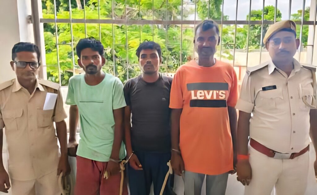 मुक्तापुर स्टेशन के पास सड़क दुर्घटना में युवक की मौ'त के बाद सड़क जाम मामले में FIR दर्ज, 7 नामजद, 3 गिरफ्तार 1 WARISNAGAR02110349 1751308268517 1