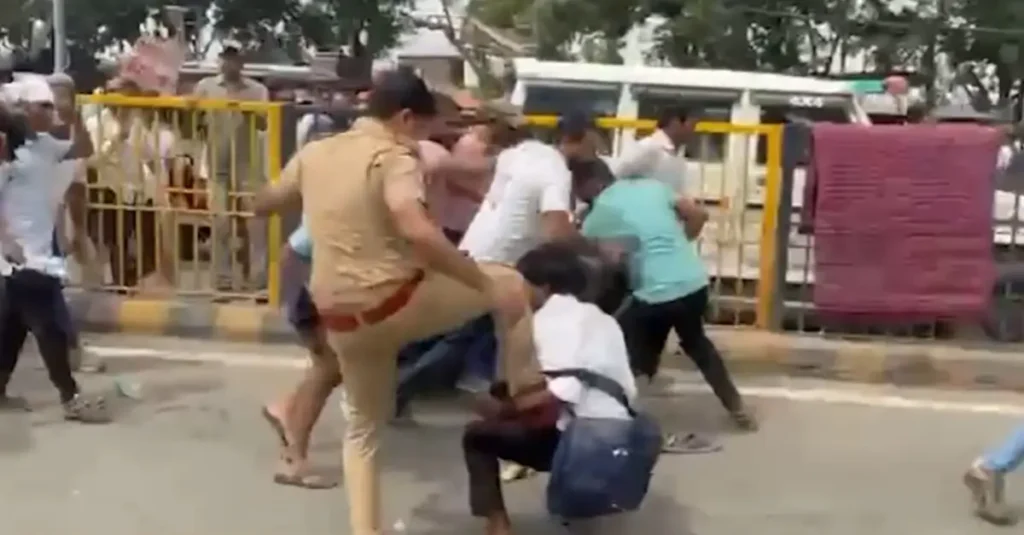 पटना में छात्रों पर फिर चली लाठी , TRE-4 से पहले STET के लिए प्रदर्शन; पुलिस ने दौड़ा-दौड़ाकर पीटा 1 20250807 145231