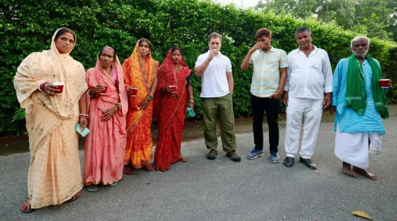तेजस्वी के राघोपुर के 'मृत' मतदाताओं के साथ राहुल गांधी ने पी चाय, अनोखे अनुभव के लिए चुनाव आयोग को कहा शुक्रिया 1 20250813 204803