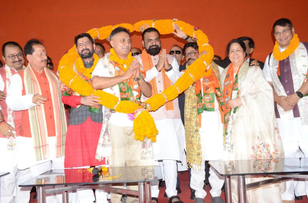 भाजपा के हो गए आनंद मिश्रा, बिहार चुनाव से पहले नागमणि और सुचित्रा ने भी BJP जॉइन की 1 20250819 132150