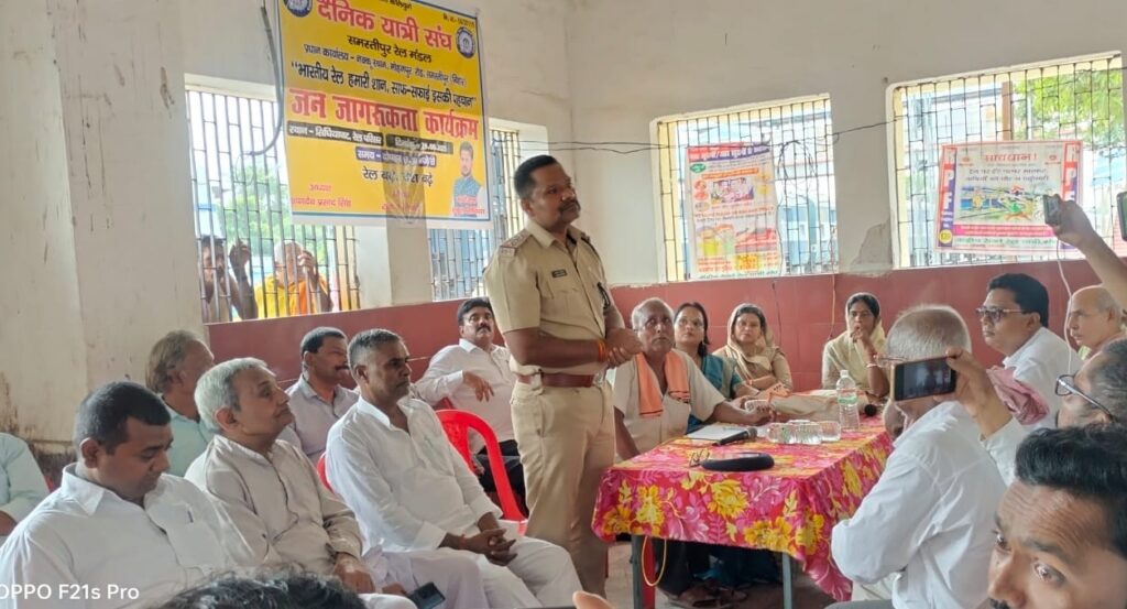 भारतीय रेल को स्वच्छ और सुरक्षित बनाने के उद्देश्य से दैनिक यात्री संघ ने चलाया 'रेल हमारी शान' जन जागरूकता अभियान 1 20250829 222617