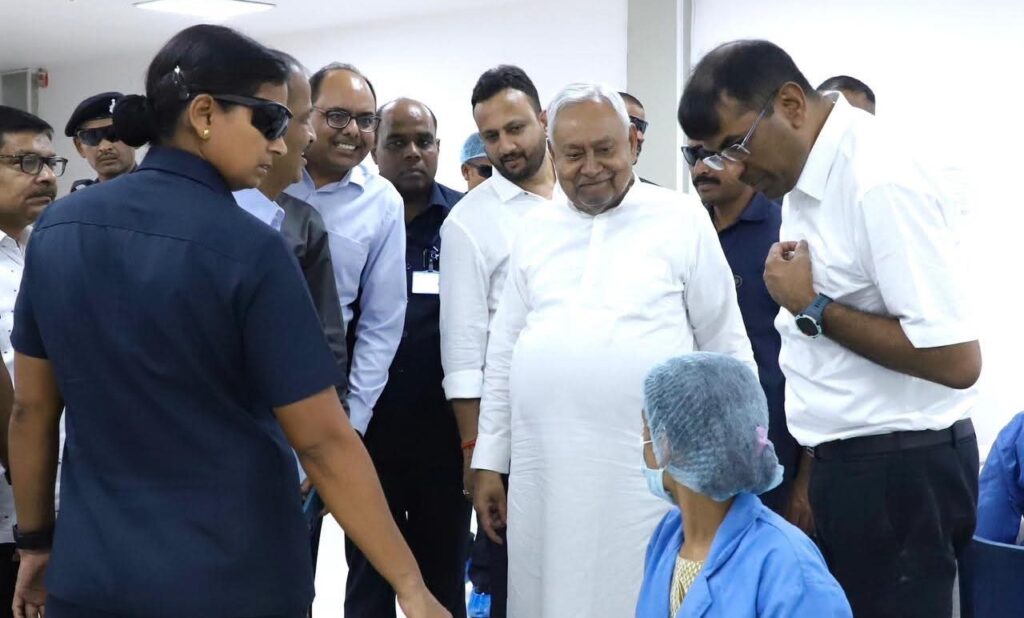 बिहार में स्वास्थ्य कर्मियों का मानदेय बढ़ा, चुनावी साल में नीतीश सरकार का एक और फैसला 1 FB IMG 1756401761907