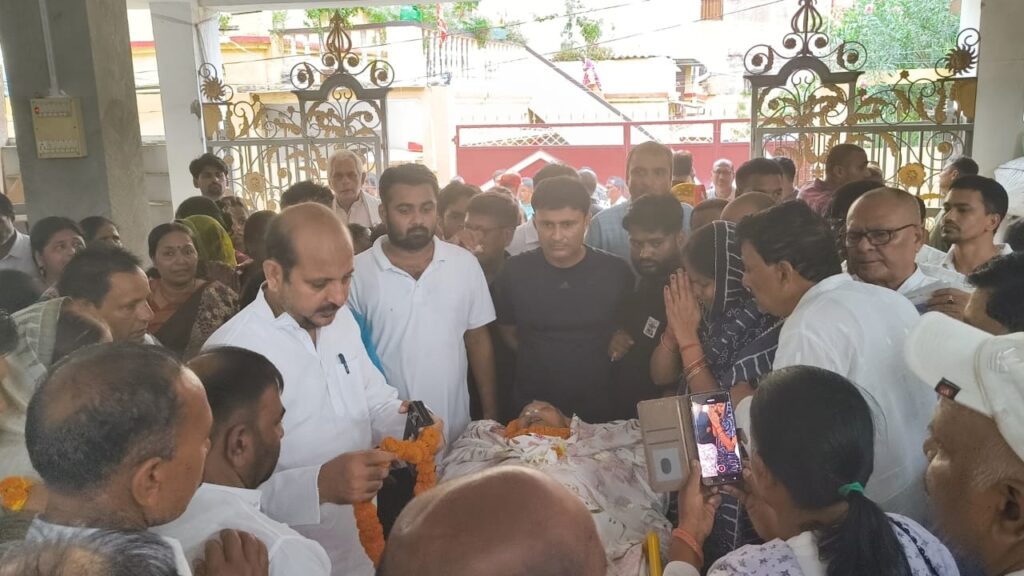 राजद नेता ललन यादव के पिता व सेवानिवृत्त DSP सीपी यादव का निधन, लोगों दी श्रद्धांजलि 1 IMG 20250802 WA0030