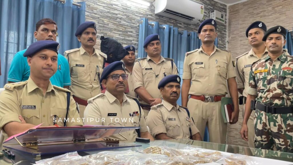समस्तीपुर में एक साथ तमाम पुलिस पदाधिकारियों के नंबर बदले, SP से लेकर DSP व थानेदार के भी मोबाइल नंबर बदले, जानें क्या है वजह? 1 IMG 20250812 WA0042