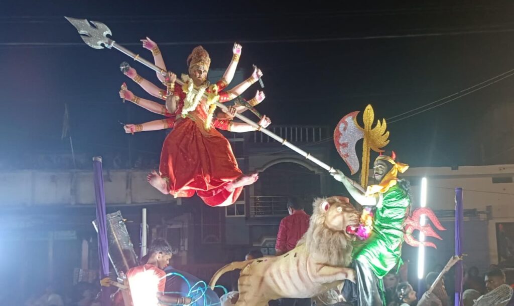 समस्तीपुर की ये झांकी देखकर आपके रोंगटे खड़े हो जाएँगे, हर वर्ष जन्माष्टमी के अवसर पर निकाली जाती है अद्भुत झांकी 1 IMG 20250819 WA0016