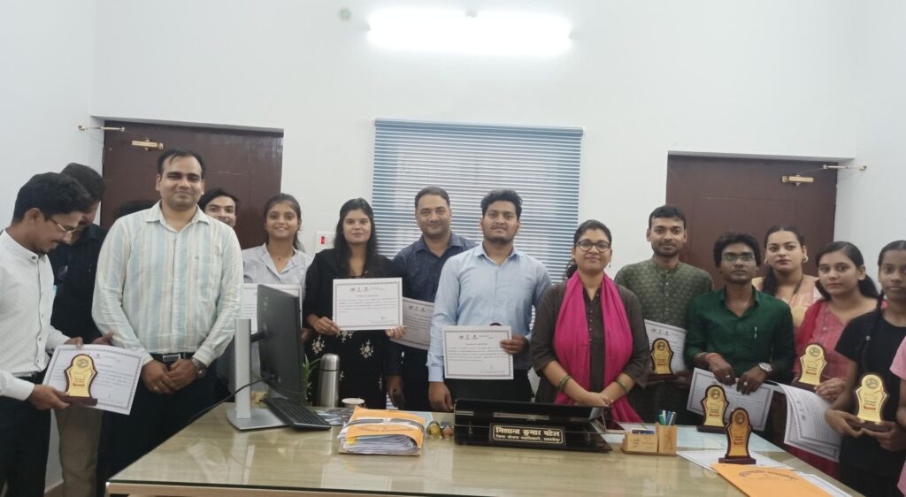 समस्तीपुर में आकांक्षा हाट के सफल आयोजन पर प्रतिभागियों को मिला सम्मान 1 IMG 20250830 WA0193