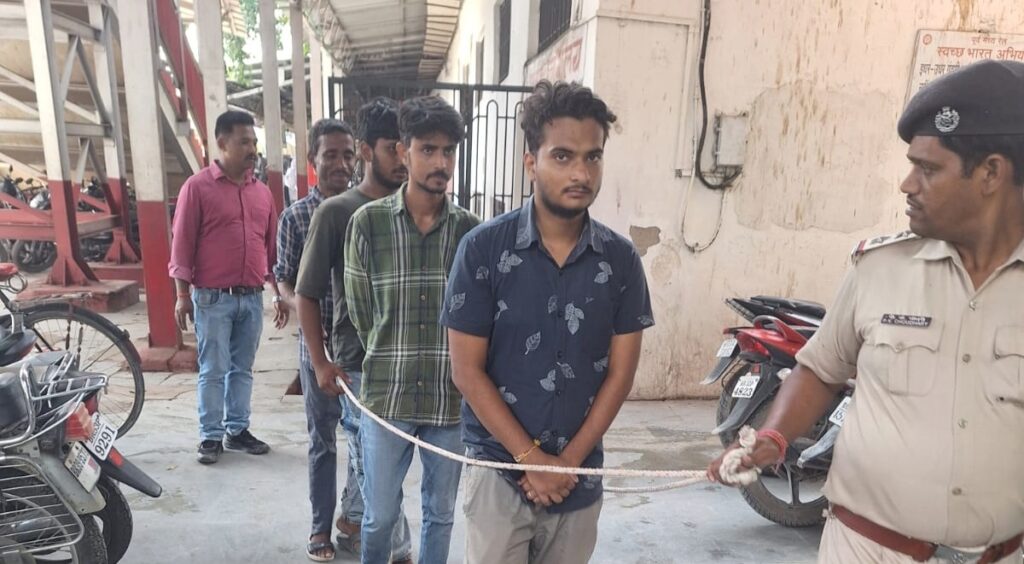समस्तीपुर आरपीएफ ने अभियान चला 10 को किया गिरफ्तार, बेवजह चेन पुलिंग करने वाले कई युवक भी चिन्हित 1 IMG 20250820 203617