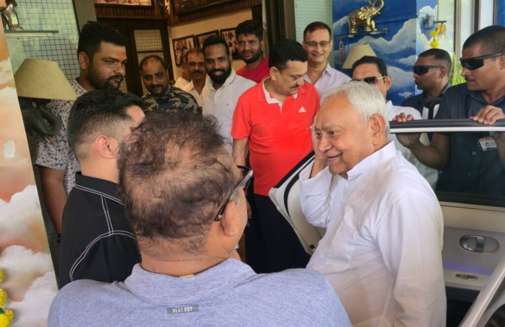 अचानक अनंत सिंह से मिलने अशोक चौधरी के आवास पहुंचे सीएम नीतीश कुमार, चुनाव से पहले पक रही कौन सी सियासी खिचड़ी? 1 NewsDeatilsd9bda54944174da194b2b33a0f58f9ee493