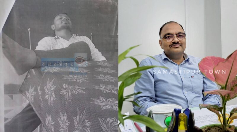 स्कूल में पढ़ाने के बदले टेबल पर पैर रखकर सोने वाले शिक्षक का किसी ने फोटो खींचकर किया वायरल, DEO ने पूछा स्पष्टीकरण 1 Picsart 25 08 19 11 15 13 868